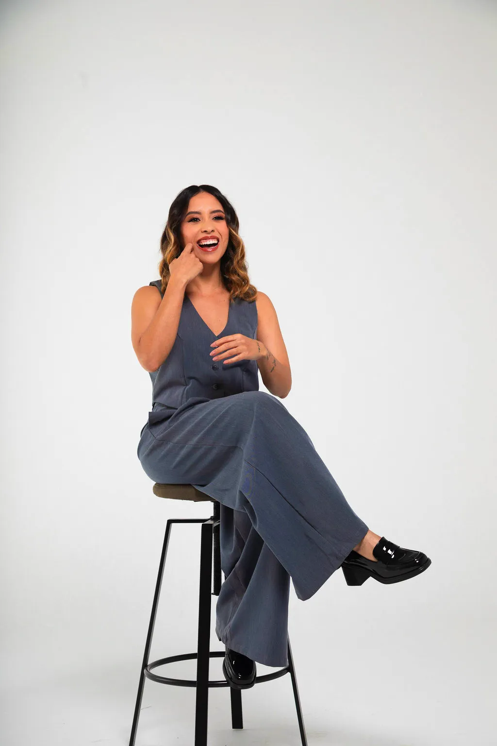 Katherine Velasquez, host del podcast Estrategia 360 - Sin Pelos en la Lengua