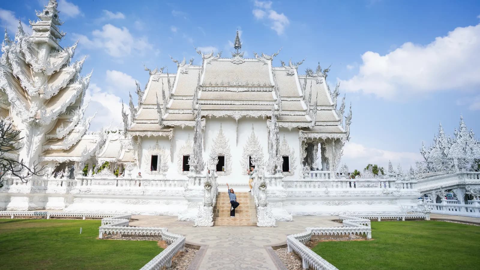 Vista panorámica del Templo Blanco de Chiang Rai, Tailandia